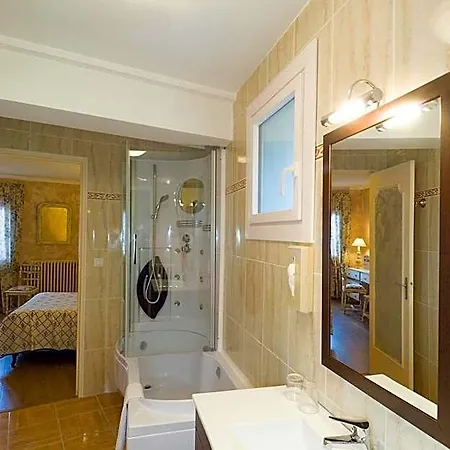 Hotel Logis Restaurant Planes 3*