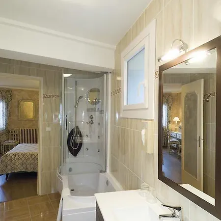 Logis Restaurant Planes فندق