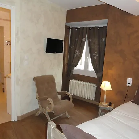 Logis Restaurant Planes فندق ساياغوز