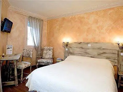 Hotel Logis Restaurant Planes 3*