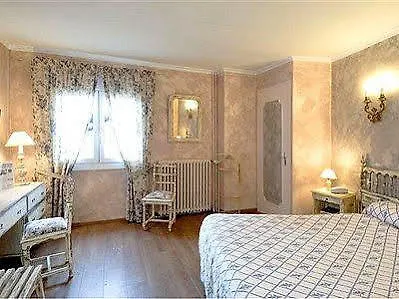 Logis Restaurant Planes فندق ساياغوز