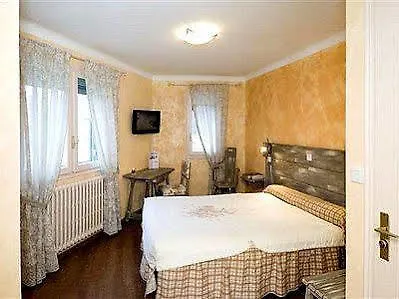 Logis Restaurant Planes 3* ساياغوز