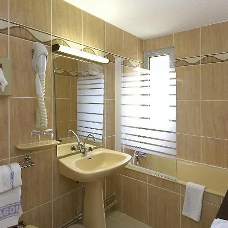 Logis Restaurant Planes ساياغوز